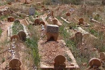 سجال بين الأعضاء بالمجلس الإقليمي حول دعم المقابر الإقليمية بتيزنيت + فيديو سجال بين الأعضاء بالمجلس الإقليمي حول دعم المقابر الإقليمية بتيزنيت + فيديو