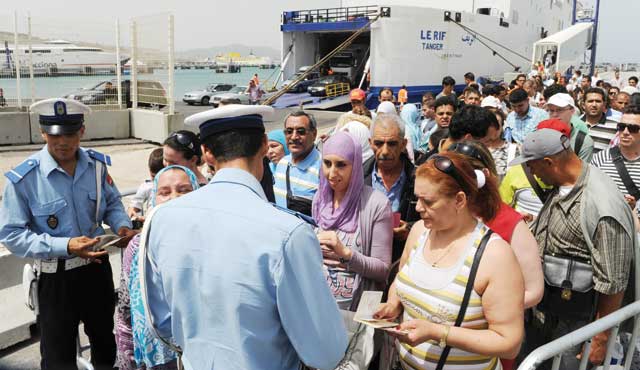 دعوة إلى كل المهاجرين المغاربة بالخارج، العاملين والمتقاعدين، للحضور في حفل تكريم ثلة من مغاربة المهجر دعوة إلى كل المهاجرين المغاربة بالخارج، العاملين والمتقاعدين، للحضور في حفل تكريم ثلة من مغاربة المهجر