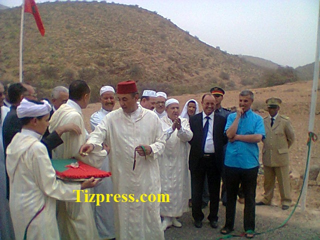 عامل اقليم تيزنيت يدشن طريق مدرسة ادوز ويحضر اشغال ملتقى ادوز الثاني عشر عامل اقليم تيزنيت يدشن طريق مدرسة ادوز ويحضر اشغال ملتقى ادوز الثاني عشر