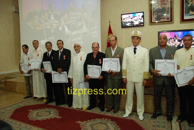 أوسمة ملكية لمجموعة من موظفي عمالة إقليم تيزنيت والتربية والتعليم بمناسبة الاحتفاء بذكرى 20 غشت وعيد الشباب (صور) أوسمة ملكية لمجموعة من موظفي عمالة إقليم تيزنيت والتربية والتعليم بمناسبة الاحتفاء بذكرى 20 غشت وعيد الشباب (صور)