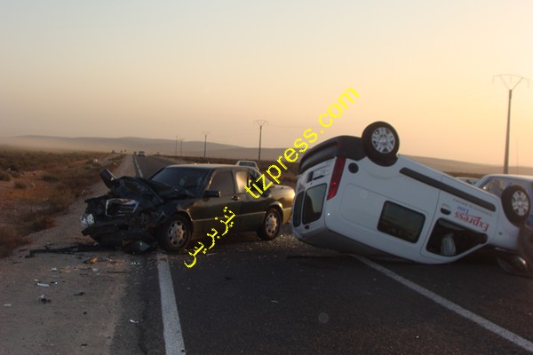 حادثة سير خطيرة قرب قنطرة وادي ماسة على الطريق الوطنية رقم واحد حادثة سير خطيرة قرب قنطرة وادي ماسة على الطريق الوطنية رقم واحد