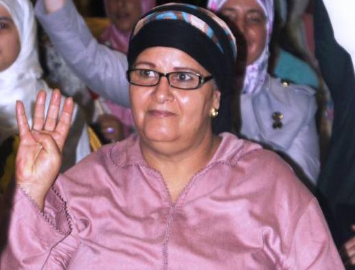 الفنانة فاطمة وشاي ترفع شارة رابعة تضامنا مع ضحايا الانقلاب العسكري بمصر الفنانة فاطمة وشاي ترفع شارة رابعة تضامنا مع ضحايا الانقلاب العسكري بمصر