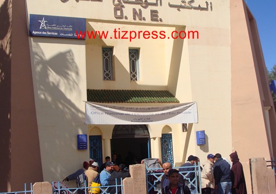 انقطاعات متكررة للكهرباء بافني وتيزنيت والمتضررين في طريقهم الى القضاء انقطاعات متكررة للكهرباء بافني وتيزنيت والمتضررين في طريقهم الى القضاء