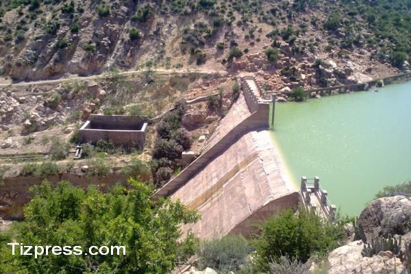 الثروة والاحتياطات المائية بسوس مهددة بالنضوب ،والساكنة مهددة بالعطش والاقتصاد الفلاحي بسوس مهدد بالإفلاس الثروة والاحتياطات المائية بسوس مهددة بالنضوب ،والساكنة مهددة بالعطش والاقتصاد الفلاحي بسوس مهدد بالإفلاس