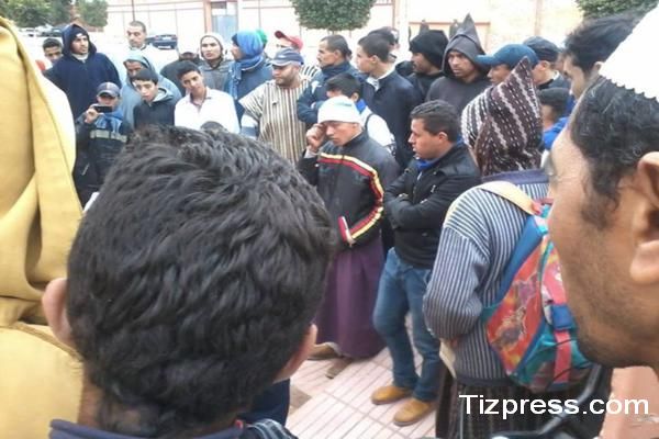 ساكنة دائرة أنزي في وقفة إحتجاجية ضد الرعاة الرحل ساكنة دائرة أنزي في وقفة إحتجاجية ضد الرعاة الرحل