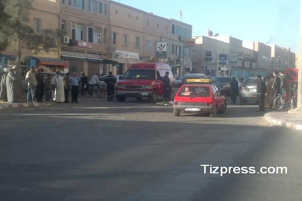 حادثة سير بالمدار الحضري لمدينة تيزنيت هذا الصباح ( صــور ) حادثة سير بالمدار الحضري لمدينة تيزنيت هذا الصباح ( صــور )