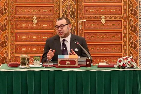الملك يضع حدا لمحاكمات المدنيين أمام القضاء العسكري الملك يضع حدا لمحاكمات المدنيين أمام القضاء العسكري