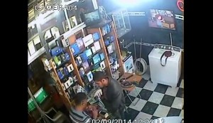 large-كاميرا-المراقبة-تكشف-عن-جريمة-قتل-داخل-متجر-لبيع-الهواتف-في-وهران-f5ded