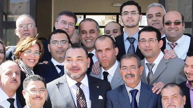 الملك مخاطبا الصحافيين: الله يبارك فيكم ويوفقكم الملك مخاطبا الصحافيين: الله يبارك فيكم ويوفقكم