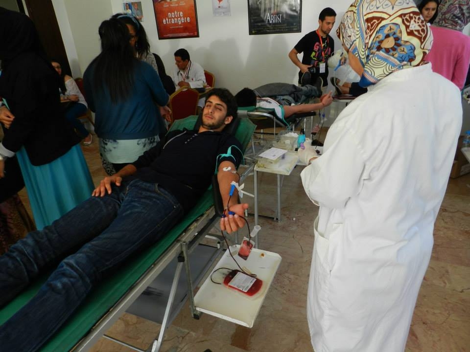 إقبال كبير على حملة التبرع بالدم بالجامعة الدولية لأكادير إقبال كبير على حملة التبرع بالدم بالجامعة الدولية لأكادير