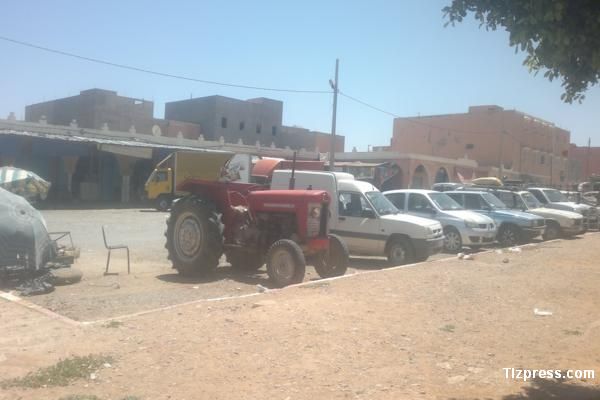 أولاد جرار: لخبطة في تدبير محلات تجارية مجهولة الهوية بسوق ودادية الخير أولاد جرار: لخبطة في تدبير محلات تجارية مجهولة الهوية بسوق ودادية الخير