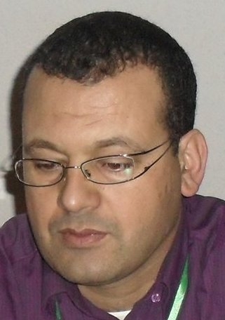 هو إنسان قبل أن يكون تلميذا هو إنسان قبل أن يكون تلميذا
