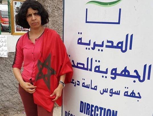 طبيبة تعتصم أمام المديرية الجهوية لوزارة الصحة بأكادير ( فيديو ) طبيبة تعتصم أمام المديرية الجهوية لوزارة الصحة بأكادير ( فيديو )