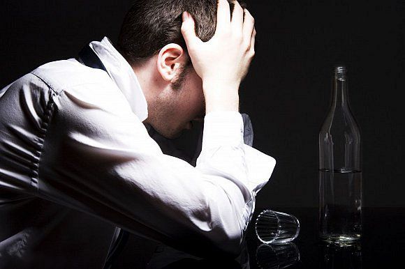 خمسة شبان تناولو الخمر نهار رمضان وهذا هو حكم القضاء في حقهم خمسة شبان تناولو الخمر نهار رمضان وهذا هو حكم القضاء في حقهم