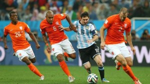 MESSI_ENTOUREE_090714