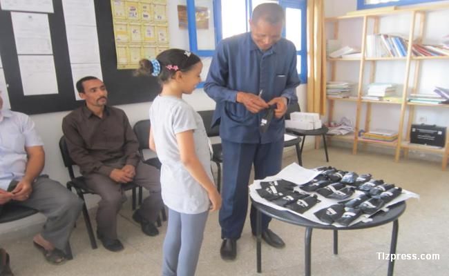تيزنيت : مندوبية الصحة تطلق عملية توزيع النظارات الطبية على تلاميذ و تلميذات ضعاف النظر بالاقليم تيزنيت : مندوبية الصحة تطلق عملية توزيع النظارات الطبية على تلاميذ و تلميذات ضعاف النظر بالاقليم