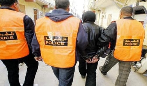 أيت ملول : الأمن يلقي القبض على مجرمين خطيرين ينحدران من مدينة القليعة أيت ملول : الأمن يلقي القبض على مجرمين خطيرين ينحدران من مدينة القليعة