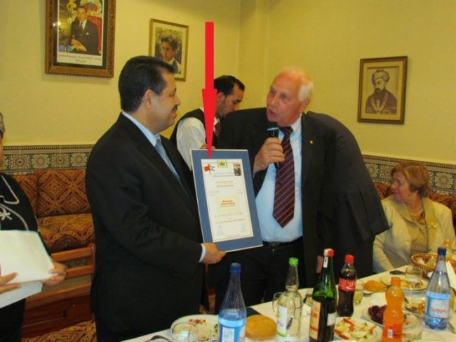 صورة جديدة لـ”شباط” مع الطائفة اليهودية “تشعل” الفايسبوك صورة جديدة لـ”شباط” مع الطائفة اليهودية “تشعل” الفايسبوك