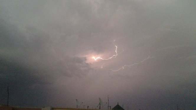عاجل : عواصف وأمطار رعدية قوية بتيزنيت ،تارودانت وورزازات… عاجل : عواصف وأمطار رعدية قوية بتيزنيت ،تارودانت وورزازات…
