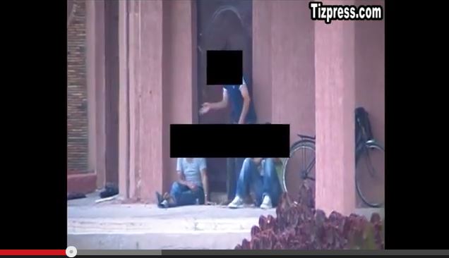 بالفيديو : جلسة خمرية بالشارع العام بتيزنيت أمام الملأ بالفيديو : جلسة خمرية بالشارع العام بتيزنيت أمام الملأ