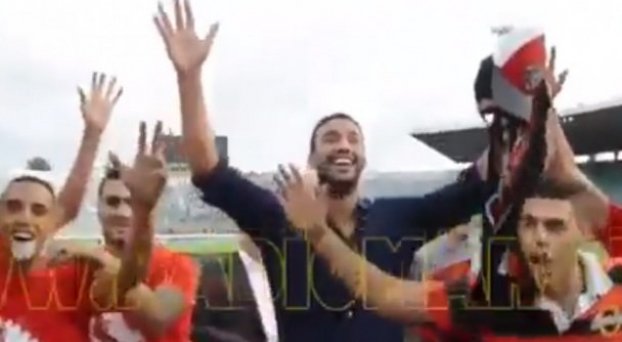 بالفيديو : بدر هاري يلهب الجماهير الودادية بالفيديو : بدر هاري يلهب الجماهير الودادية