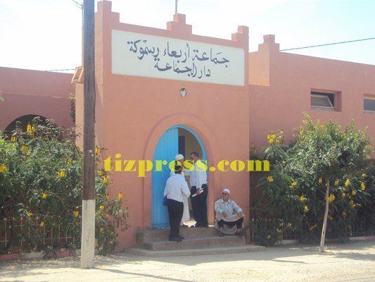إرسموكن : ساكنة من جماعة رسموكة تعترض على وضع أنصاب للمكتب الوطني للكهرباء و الماء الصالح للشرب داخل أراضيها إرسموكن : ساكنة من جماعة رسموكة تعترض على وضع أنصاب للمكتب الوطني للكهرباء و الماء الصالح للشرب داخل أراضيها