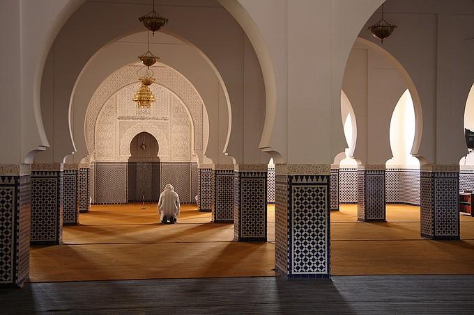 صرف إعانة عيد الأضحى لفائدة ما يقارب 60 ألف قيم ديني صرف إعانة عيد الأضحى لفائدة ما يقارب 60 ألف قيم ديني