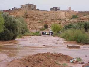 ورزازات : سكان قبيلة أنيسي ارفالن يعيشون في عزلة بسبب الوادي ورزازات : سكان قبيلة أنيسي ارفالن يعيشون في عزلة بسبب الوادي