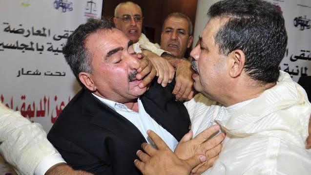 “البام” يطرد مستشاره اللبار بعد “عضه” لشباط “البام” يطرد مستشاره اللبار بعد “عضه” لشباط