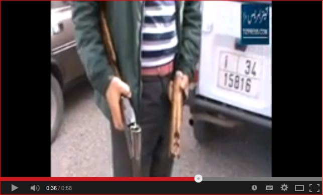بالفيديو : انفجار بندقية احد القناصين في حملة للقضاء على الكلاب الضالة بجماعة أكلو بالفيديو : انفجار بندقية احد القناصين في حملة للقضاء على الكلاب الضالة بجماعة أكلو