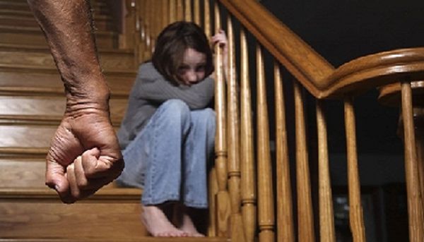اغتصاب طفلة حتى الموت من طرف خالها اغتصاب طفلة حتى الموت من طرف خالها