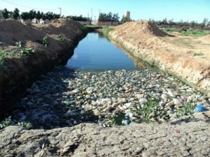 التلوث-البيئي-ايت-عميرة-400x300