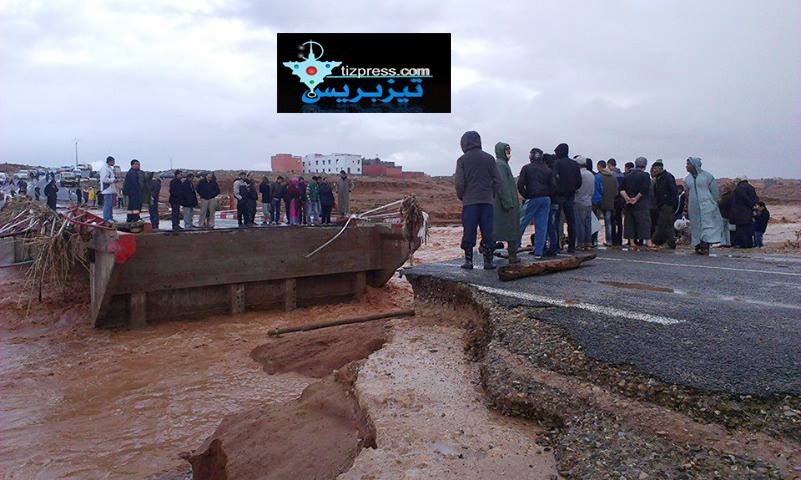 أكلو : قنطرة تنهار أمام سيول واد ادودو ( صور ) أكلو : قنطرة تنهار أمام سيول واد ادودو ( صور )