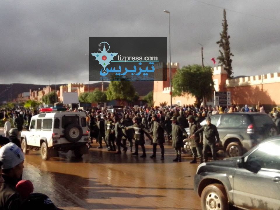 كلميم : ساكنة بويزكارن تحاصر وزير الداخلية كلميم : ساكنة بويزكارن تحاصر وزير الداخلية