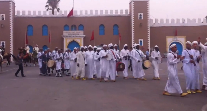تيزنيت : إستعراض بساحة المشور احتفالا بالذكرى الــ 39 للمسيرة الخضراء تيزنيت : إستعراض بساحة المشور احتفالا بالذكرى الــ 39 للمسيرة الخضراء