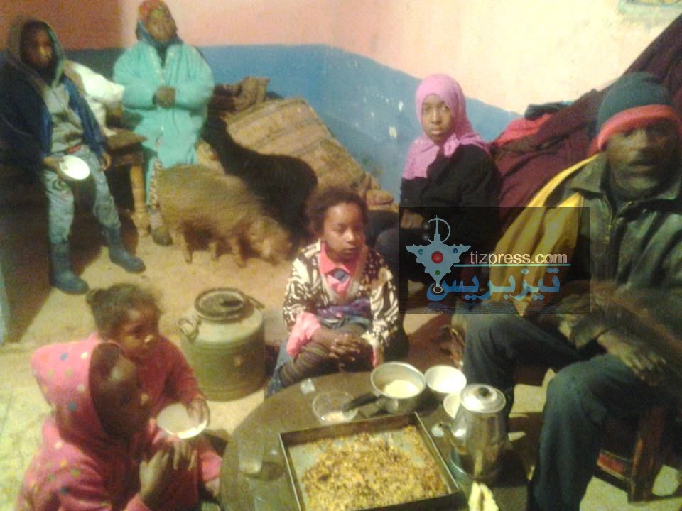 ورززات: عائلات تعيش مع الحيوانات في غرفة واحدة و تحت سقف واحد  ( صور + فيديو )