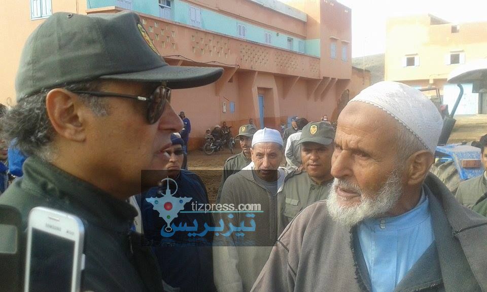 عامل إقليم تيزنيت يتفقد أوضاع المنكوبين بدوار الزاوية و أمراغ بجماعة أكلو ( صور ) عامل إقليم تيزنيت يتفقد أوضاع المنكوبين بدوار الزاوية و أمراغ بجماعة أكلو ( صور )