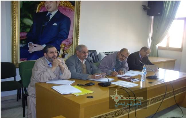 تيزنيت : تقديم كتاب الطب التقليدي وتخصصاته في اجتماع اللجنة الإقليمية للـــINDH بتيزنيت. تيزنيت : تقديم كتاب الطب التقليدي وتخصصاته في اجتماع اللجنة الإقليمية للـــINDH بتيزنيت.