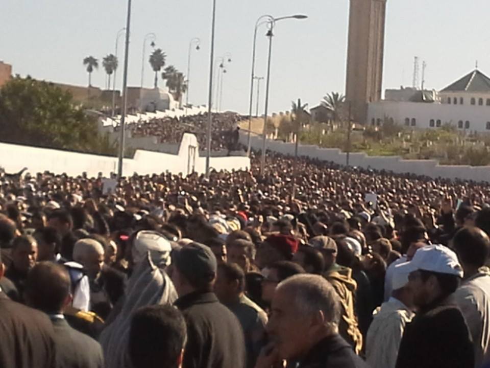 تشييع جثمان الراحل عبد الله باها في موكب جنائزي مهيب (مع الصور) تشييع جثمان الراحل عبد الله باها في موكب جنائزي مهيب (مع الصور)