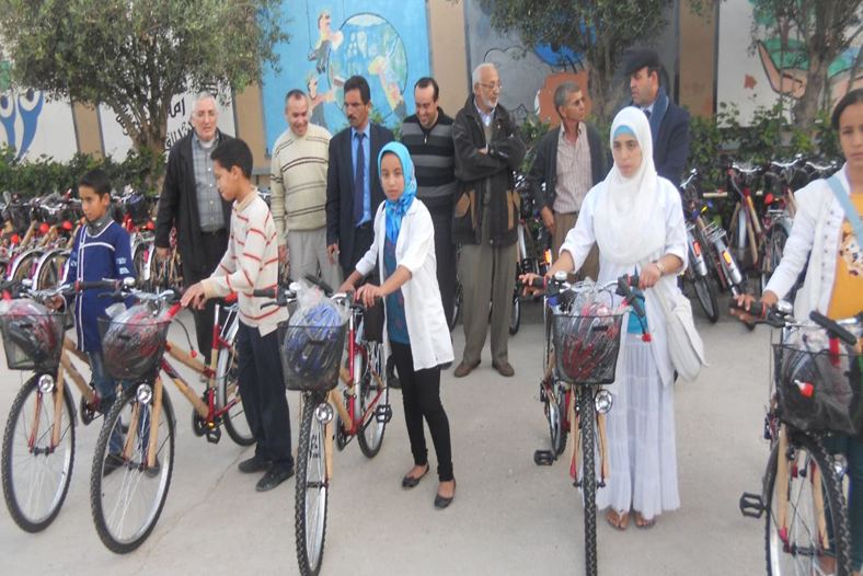 تيزنيت : ممثلو المجلس الجهوي لسوس ماسة درعة ونائب وزارة التربية الوطنية في حفل توزيع الدراجات الهوائية تيزنيت : ممثلو المجلس الجهوي لسوس ماسة درعة ونائب وزارة التربية الوطنية في حفل توزيع الدراجات الهوائية