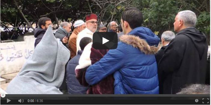 بالفيديو: كلمة بنكيران أمام قبر أخته بالفيديو: كلمة بنكيران أمام قبر أخته