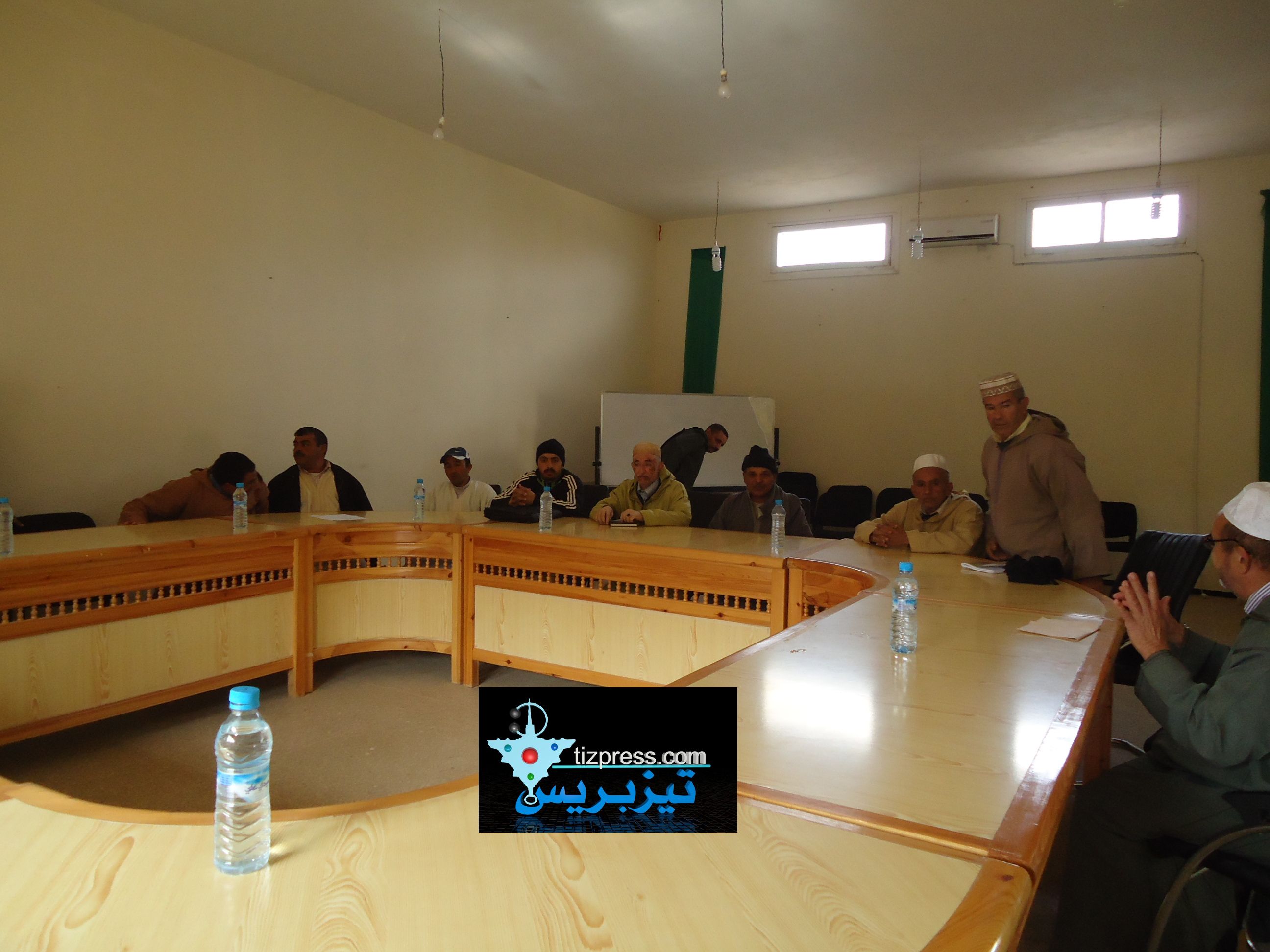 أربعاء أيت احمد:جمعيات تنسحب من اجتماع المبادرة الوطنية بسبب تخلف رئيس المجلس أربعاء أيت احمد:جمعيات تنسحب من اجتماع المبادرة الوطنية بسبب تخلف رئيس المجلس