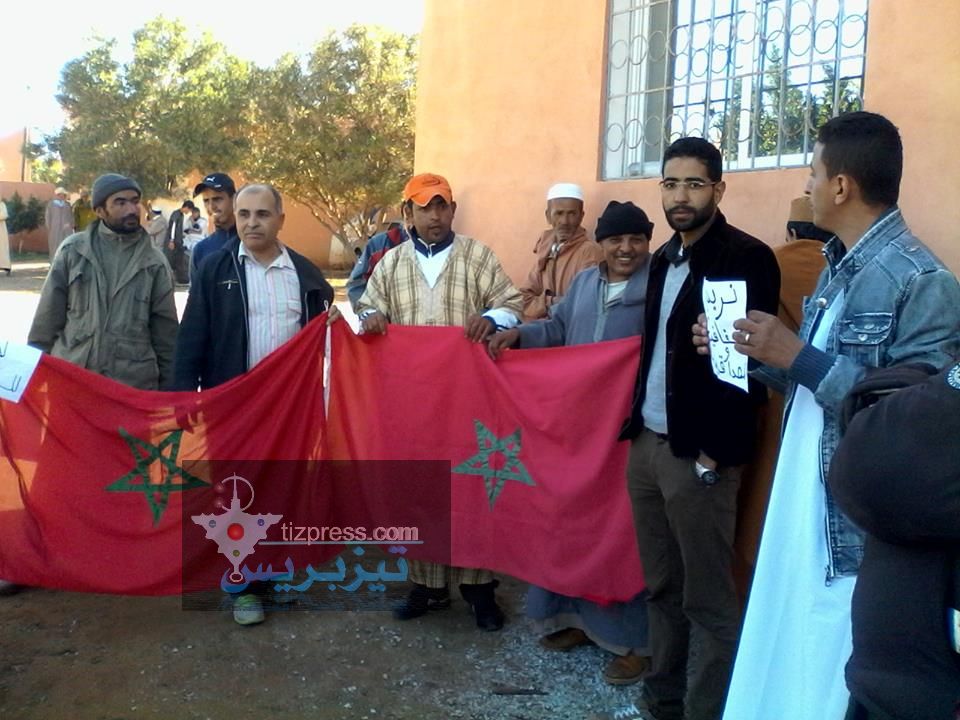 أربعاء ايت احمد: وقفة احتجاجية ضد سياسة رئيس المجلس الجماعي أربعاء ايت احمد: وقفة احتجاجية ضد سياسة رئيس المجلس الجماعي