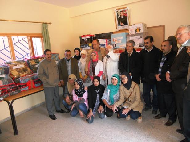 أولاد دحو : تلاميذ ثانوية الإمام الجزولي بتمسية يقدمون مساعدات للأطفال المتضررين من الفيضانات أولاد دحو : تلاميذ ثانوية الإمام الجزولي بتمسية يقدمون مساعدات للأطفال المتضررين من الفيضانات