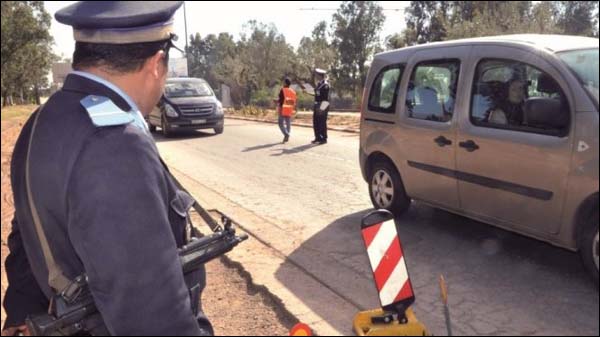 لجنة خاصة تضبط أربع أمنيين نياما بـ”باراج” لجنة خاصة تضبط أربع أمنيين نياما بـ”باراج”