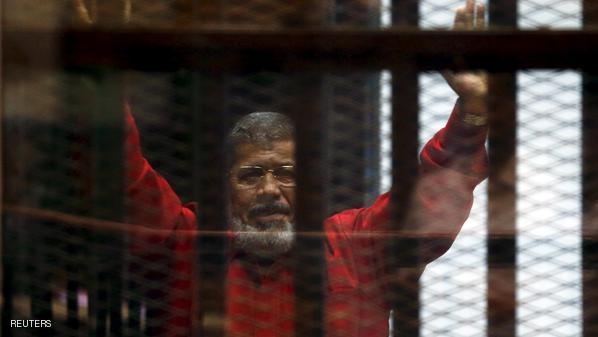 لأول مرة مرسي بلباس الإعدام