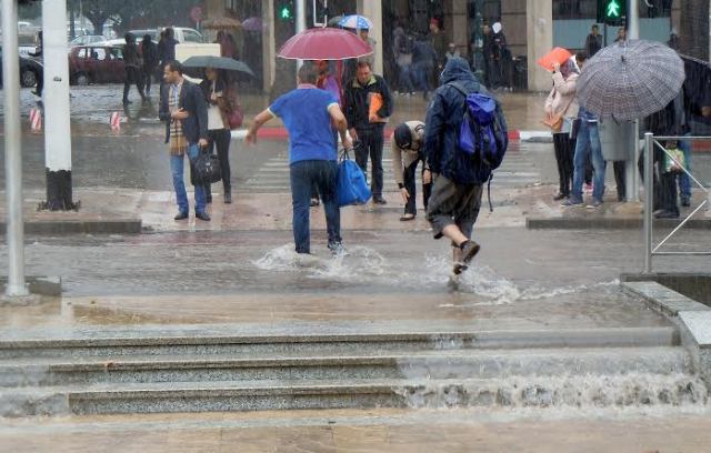 نشرة خاصة تحذر من أمطار عاصفية بالمغرب
