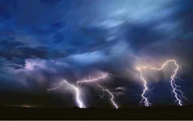 عواصف رعدية محليا قوية بعدد من مناطق المملكة عواصف رعدية محليا قوية بعدد من مناطق المملكة