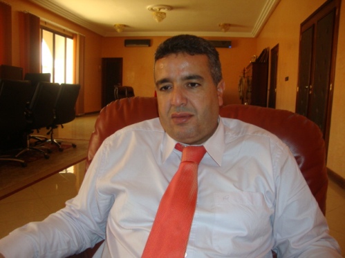 بلفقيه… بائع بنزين وأحد “قطط الصحراء السمينة” الطامح إلى أن ينصب نفسه “ملكا” على بوابة الصحراء بلفقيه… بائع بنزين وأحد “قطط الصحراء السمينة” الطامح إلى أن ينصب نفسه “ملكا” على بوابة الصحراء