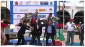 فيديو. لحظة انهيار منصة التتويج بحضور نزهة بدوان